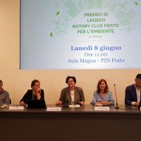 Tavolo relatori 1